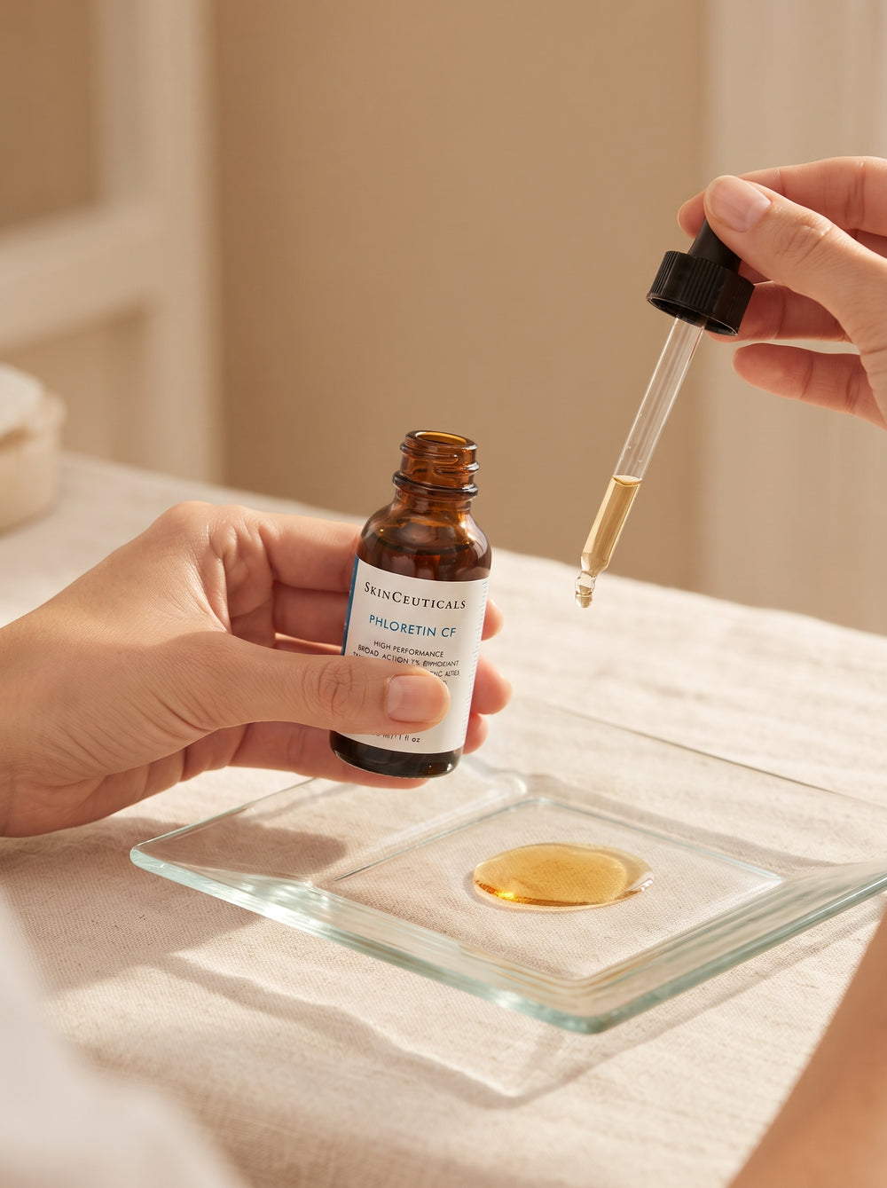 SkinCeuticals Phloretin CF 30 ml in use